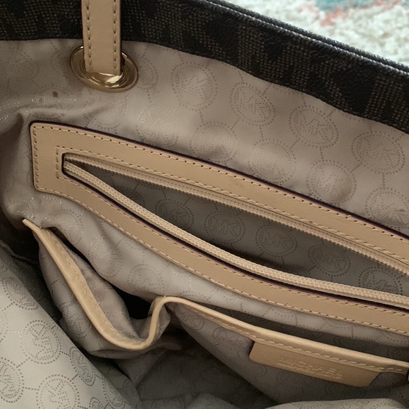 MICHAEL Michael Kors Jet Set Tote Bag - Picture 6 of 7